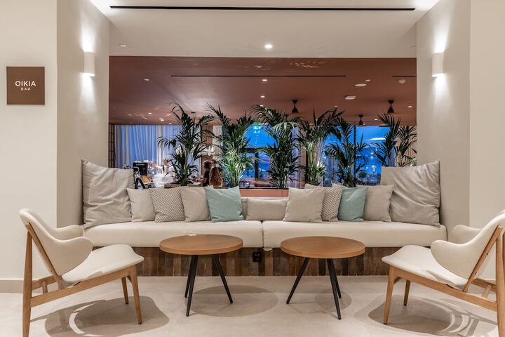 Lounge 171 of 201