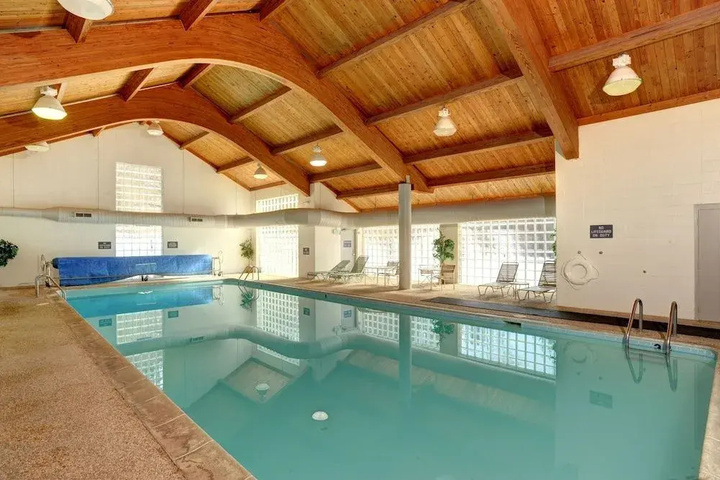 Pool 10 of 15