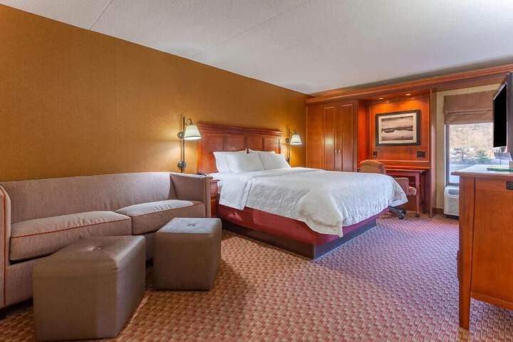 Room 8 of 14