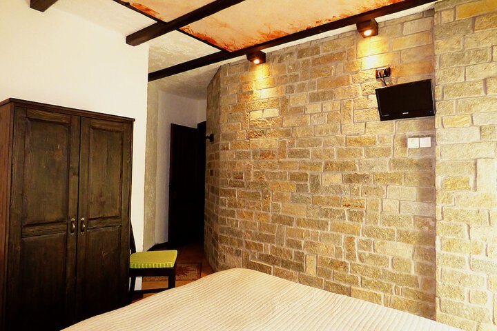 Room 4 of 35