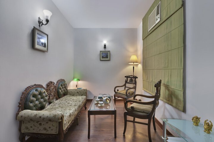 Room 5 of 30