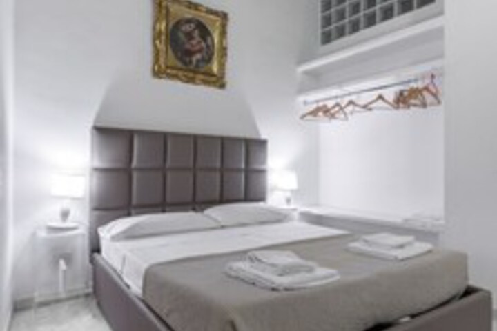 Room 5 of 13
