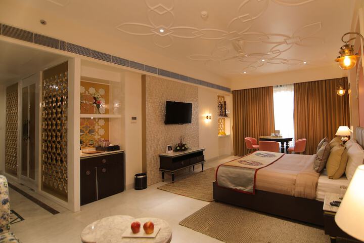 Room 10 of 33