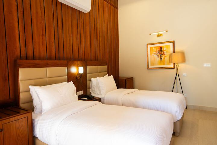 Room 9 of 27