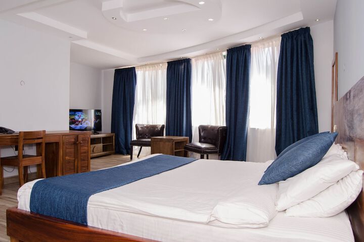 Room 3 of 41