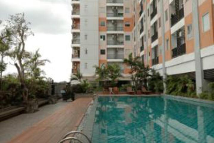 Nia Room at Student Castle Apartement