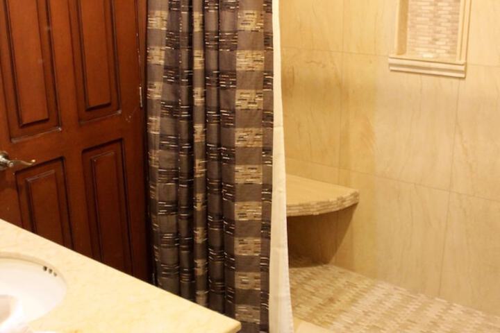 Room 525 of 599