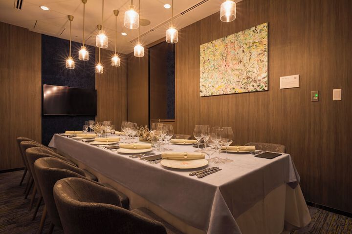 Dining 40 of 72