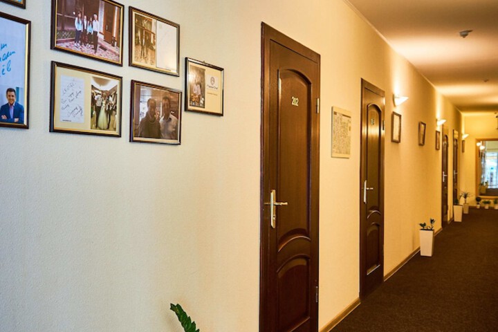 Ballroom/Hall 40 of 44