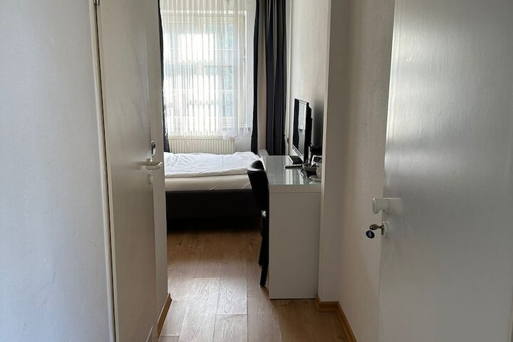 Room 14 of 38