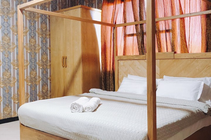 Room 2 of 32