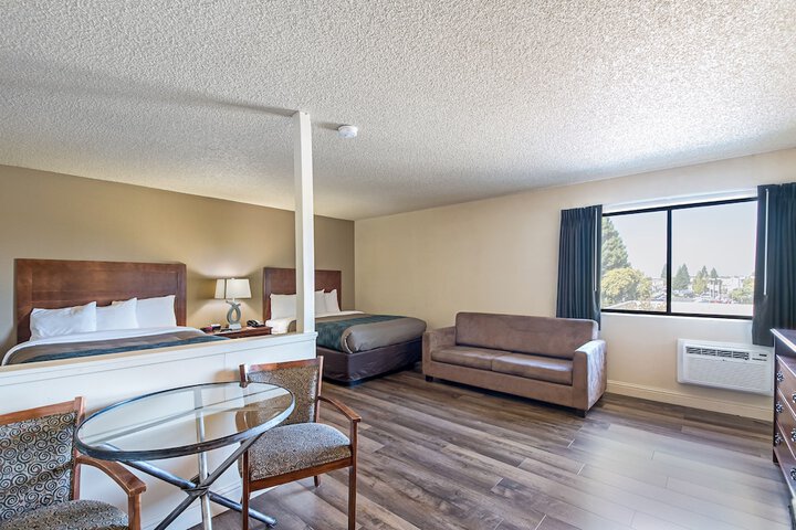 2 Double Beds (9 of 11)
