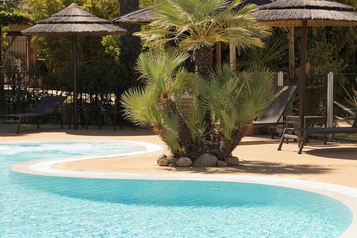Pool 41 of 85