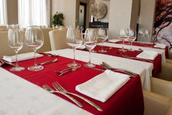 Dining 16 of 19