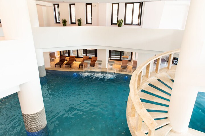 Pool 85 of 158