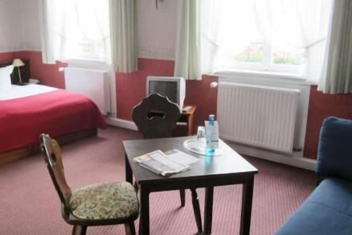 Room 6 of 45