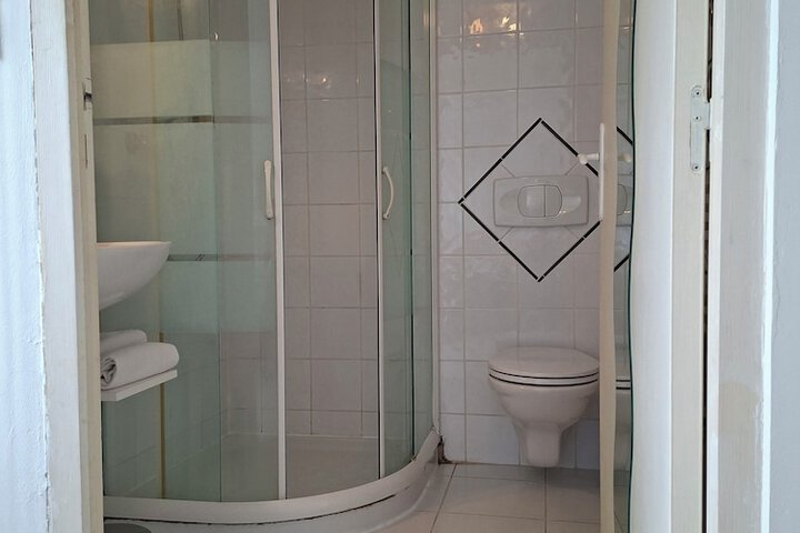 Room 10 of 35
