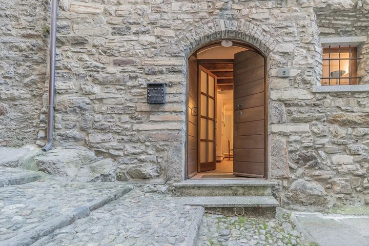 Exterior of HoneyMoon Varenna