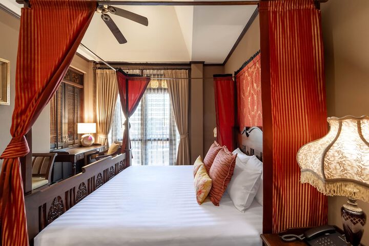 Room 27 of 90