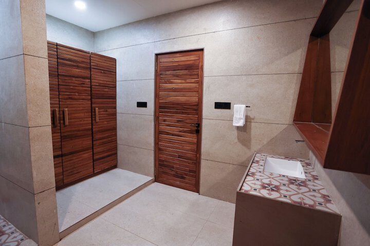 Room 57 of 160