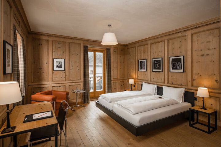 Room 11 of 77