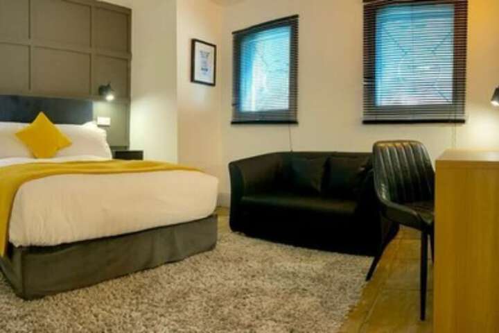 Room 25 of 40