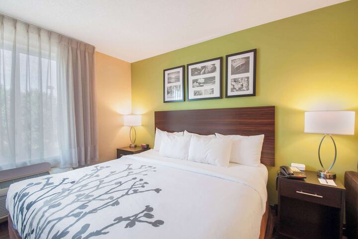 1 King Bed (1 of 8)