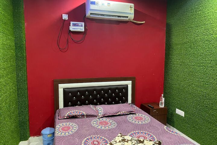 Room 7 of 16