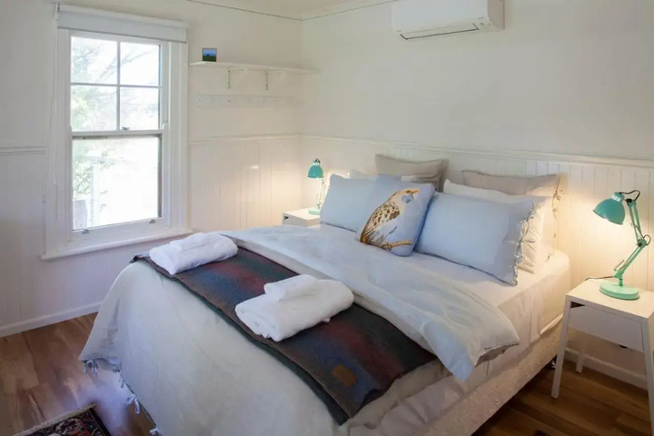Room 2 of 8