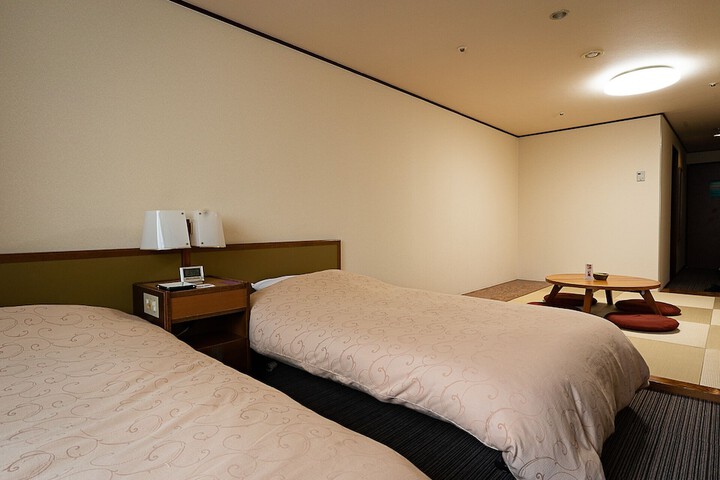Room 10 of 93