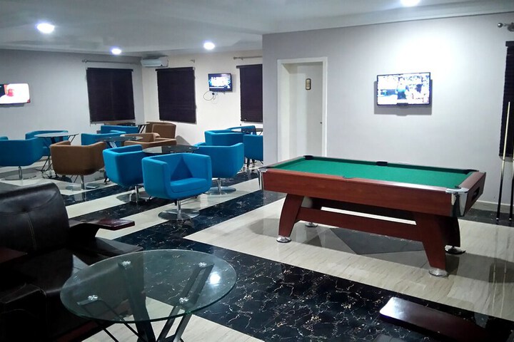 Lounge 19 of 26