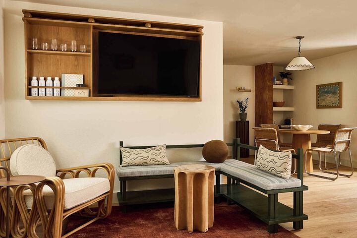 Room 25 of 59