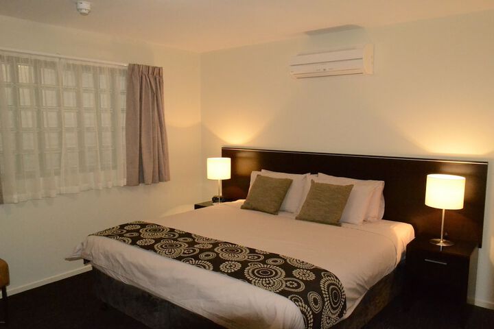 Room 6 of 76