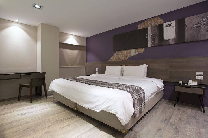 Room 12 of 36