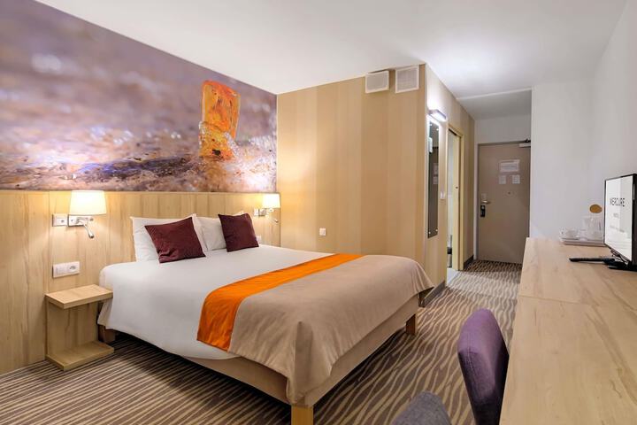 Room 25 of 83