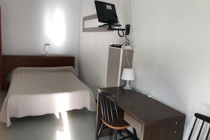 Room 9 of 34