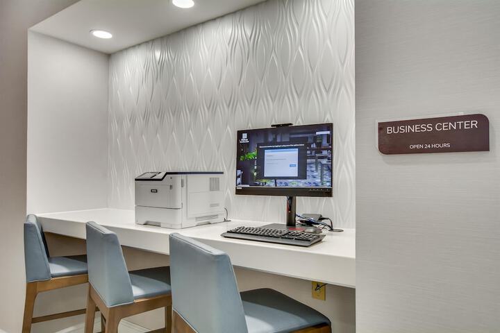 Business Center 92 of 97