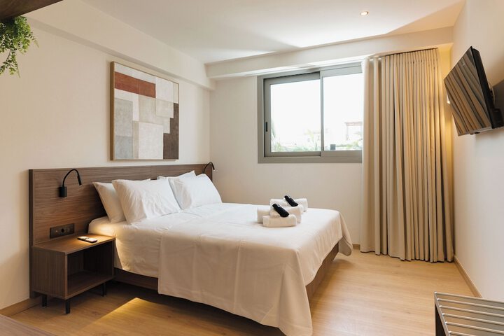 Room 26 of 172