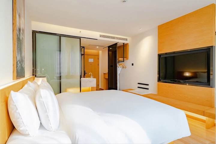Room 18 of 43
