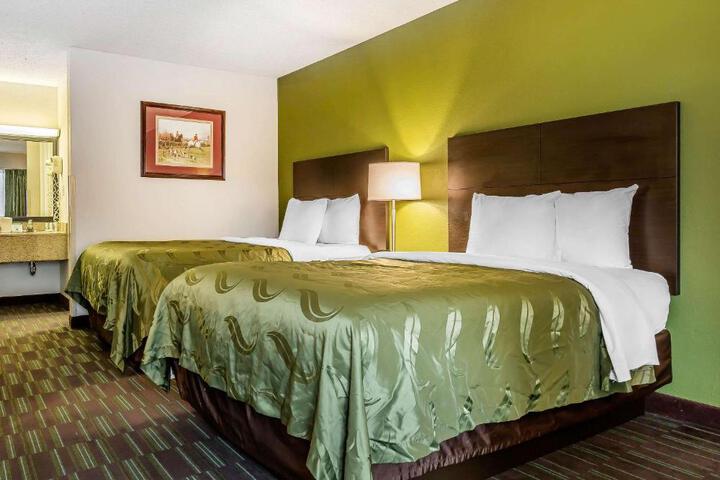2 Double Beds (11 of 15)