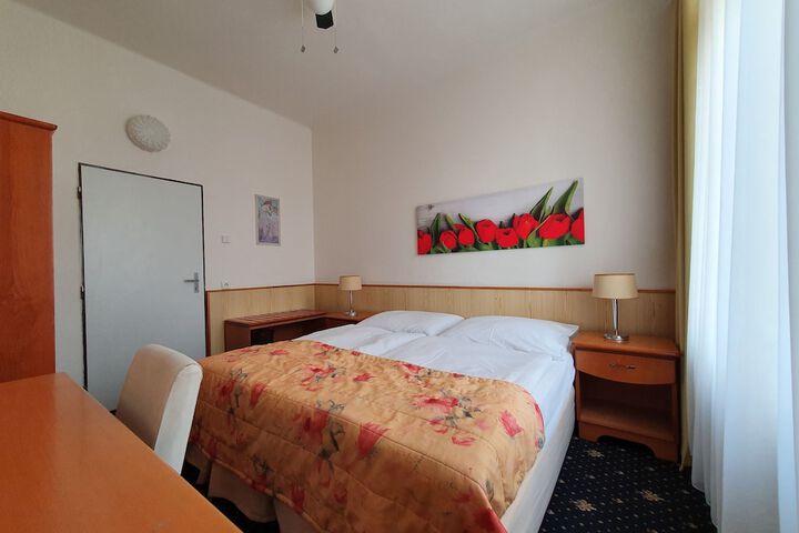 Room 84 of 324