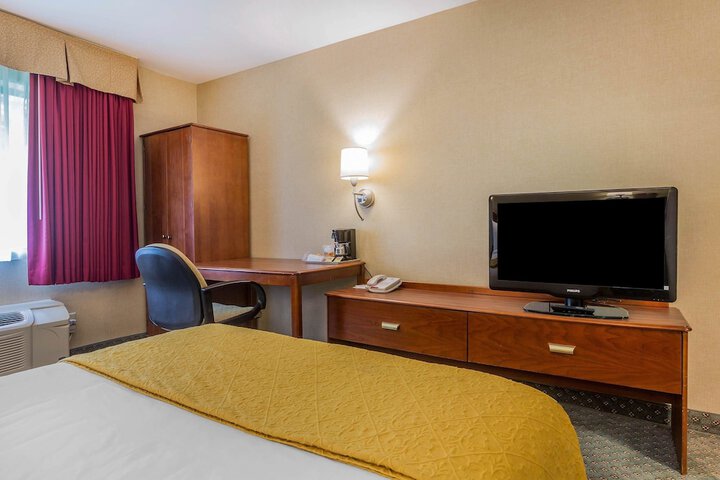1 King Bed (4 of 12)