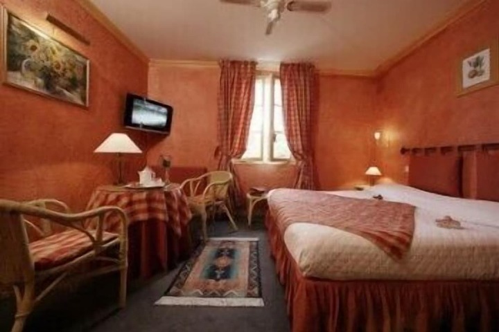 Room 5 of 34
