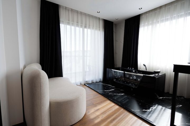 Room 44 of 123
