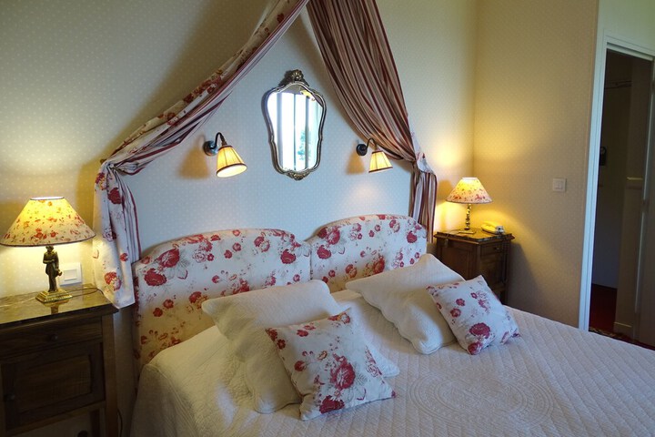 Room 16 of 38
