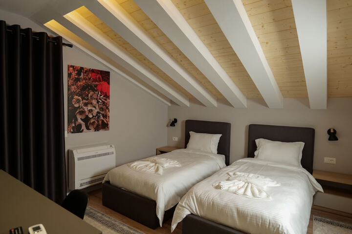 Room 26 of 40