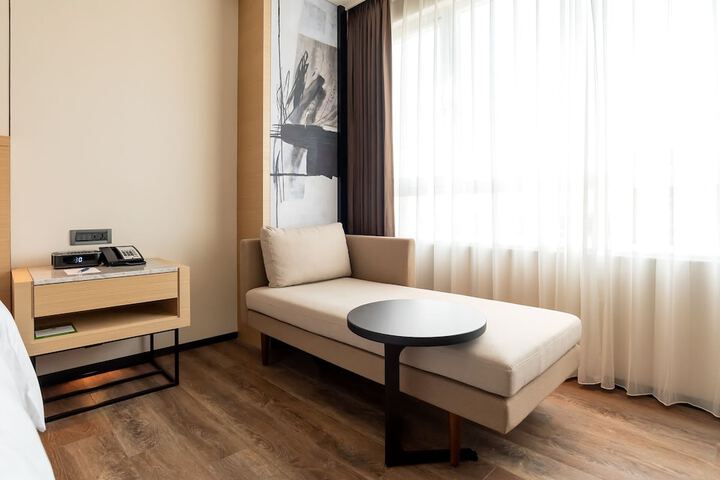 Room 8 of 68