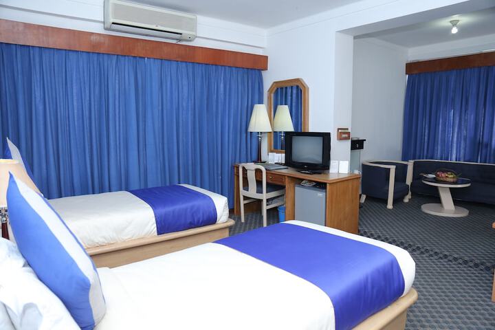 Room 6 of 22