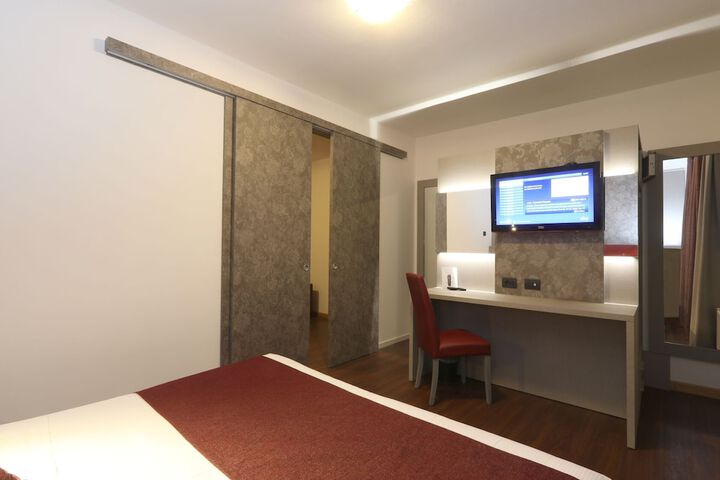 Room 15 of 35