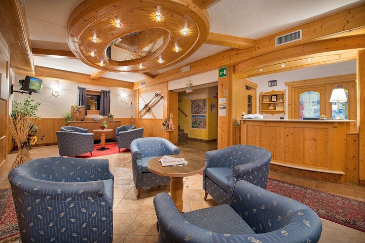 Entrance & Lobby